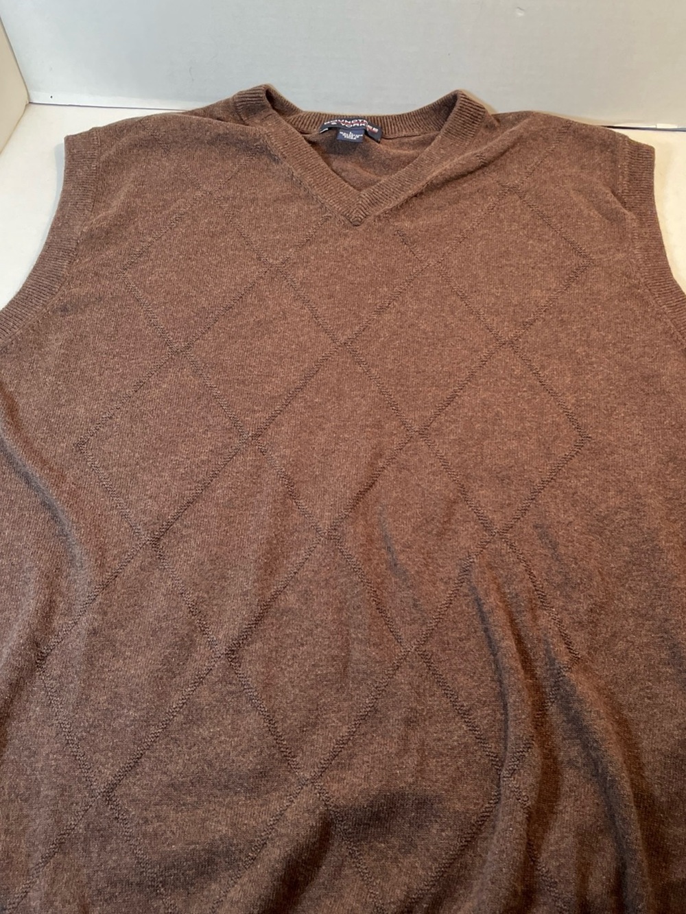 Roundtree & Yorke Brown Diamond-Texture V-Neck Sweater Vest